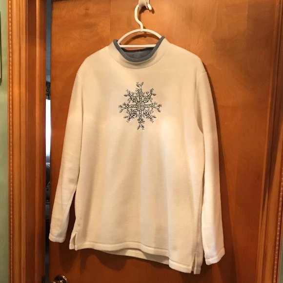 Croft & Barrow Woman's Fleece Top - Picture 9 of 9